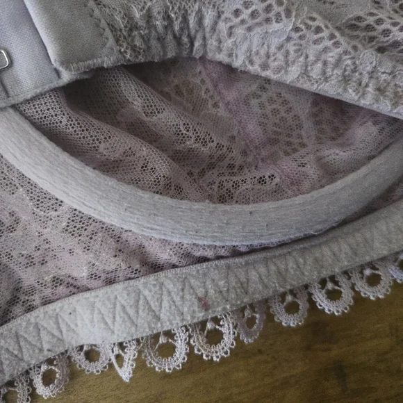 Victorias Secret Lace Bras - Picture 10 of 12